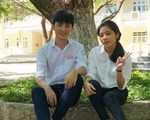 Đôi bạn thủ khoa chung lớp ở một trường làng