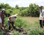 Bến Tre: Không chịu nổi ô nhiễm, người dân đào ống xả thải của trại vịt