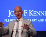 Tỉ phú Bezos đầu tư hàng tỉ đô chinh phục không gian để... cứu Trái đất
