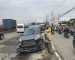 Xe khách tông nát 2 ôtô, quốc lộ 1 kẹt cứng nhiều giờ