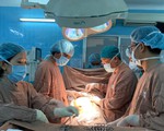 Rút hơn 40 lít nước từ bụng, cứu cô gái 19 tuổi