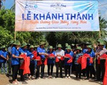 Các chiến sĩ Mùa hè xanh cùng xây cuộc sống xanh tại Bến Tre
