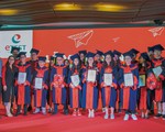 Etest vinh danh học viên đạt học bổng du học