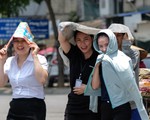 Miền Bắc ngày nắng nóng, chiều tối mưa dông đến giữa tuần