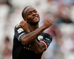 Sterling lập hat-trick, M.C đại thắng West Ham trận ra quân