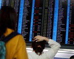 Sân bay Hong Kong mở lại nhưng phải hủy hơn 200 chuyến bay