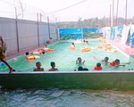 Bé gái 4 tuổi chết đuối trong bể bơi trường học trước nhà