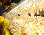 Giá vàng lao dốc khi Mỹ bất ngờ hoãn đánh thuế một số hàng Trung Quốc