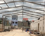 Tránh nắng chỗ nhà xưởng đang tháo dỡ, 2 người bị tường sập đè chết