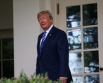 Ông Trump bất ngờ tuyên bố áp thuế 300 tỉ USD hàng Trung Quốc