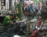 Xe máy giao gas ngã xuống đường, lửa bùng lên thiêu rụi 6 kiôt
