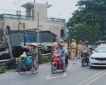 Xe bồn va chạm xe máy, hai mẹ con tử vong