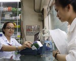 Trả viện phí không tiền mặt: nhiều lợi ích nhưng bệnh viện vẫn ngần ngại