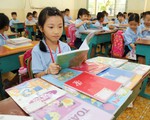 Đầu năm mệt mỏi chạy theo sách giáo khoa, bao bì 