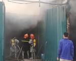 Nhà xưởng chứa linh kiện điện tử bốc cháy ở Hà Nội