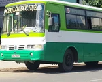 Bắt quả tang xe buýt chở thuốc lá lậu từ Long An về TP.HCM