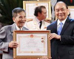 Lễ trao tặng danh hiệu NSND: Minh Vương, Trần Hạnh được vỗ tay không ngớt