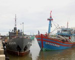 Tàu 14 ngư dân gặp nạn gần tâm bão số 4 được 