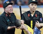 Người đang co giật, 