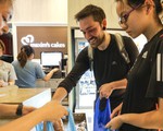 Bạn trẻ Hong Kong chạy bộ, gom bánh cuối ngày làm từ thiện