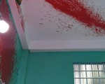 Bị "khủng bố" bằng chất bẩn: Giữ hiện trường, đi trình báo