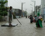 Áp thấp đi đủng đỉnh, TP.HCM và Nam Bộ mưa lớn