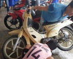 Phú Quốc: Hàng trăm xe máy bị ngập nước được thay nhớt, sửa chữa miễn phí