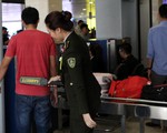Nhân viên sân bay Tân Sơn Nhất phát hiện hành khách 