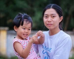 Cô gái hiến tạng mẹ cứu người tự tin bước tới giảng đường