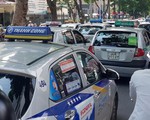 Taxi ở Hà Nội phải mở tài khoản điện tử để trả phí và... nộp phạt