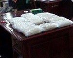 Bắt 15kg chất bột nghi ma túy đá tại cửa khẩu quốc tế Hoa Lư
