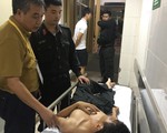 Cảnh sát cơ động nhập viện, nữ nạn nhân trúng pháo sáng là nhà báo