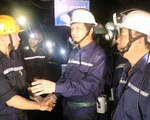 Bộ trưởng xuống hầm lò sâu 140m ‘thăm dò’ thợ mỏ về luật lao động