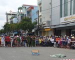 Bao tải có thi thể trẻ sơ sinh chở trên xe máy rơi xuống đường