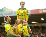 Norwich tạo địa chấn, nhấn chìm ĐKVĐ Man City tại Carrow Road