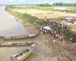 Thi thể hai cha con nổi trên sông, nghi nhảy cầu vì vỡ nợ