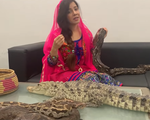 Dọa đưa cá sấu làm thịt thủ tướng Ấn Độ, nữ ca sĩ Pakistan đối mặt án tù 2 năm
