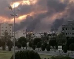 Mỹ: Iran tấn công nhà máy lọc dầu Saudi Arabia với hàng chục tên lửa