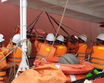 Vượt gió lớn áp thấp nhiệt đới, tàu Việt Nam cứu thuyền viên Trung Quốc bị nạn