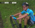 Video cuarơ xe đạp ngồi khóc nức nở trên đường đua, CĐV chia sẻ: 'Thật tội cho chàng trai