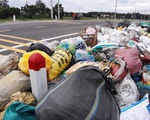 Dân chặn xe vào bãi rác, rác chất đống khắp phố phường