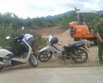 Trên cho dân làm đường vào nghĩa trang, dưới 
