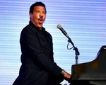 Lionel Richie dẫn đầu danh sách Billboard Artist 100