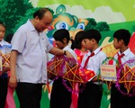 Thủ tướng Nguyễn Xuân Phúc đón Tết Trung thu cùng trẻ em Quảng Nam