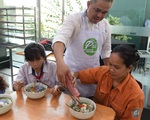 Trao ân tình đến người quét rác