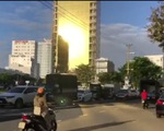Kính cao ốc rọi nắng rực nhà dân, chủ đầu tư nói 