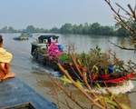 Vượt dòng Cửu Long, ghe hoa về phố
