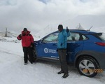 Xe điện của Hyundai leo lên đến đỉnh núi hơn 5.700m
