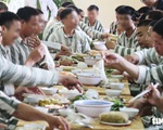 Bữa cơm tất niên ở trại giam