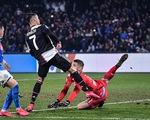 Ronaldo ghi bàn nhưng Juventus vẫn bại trận